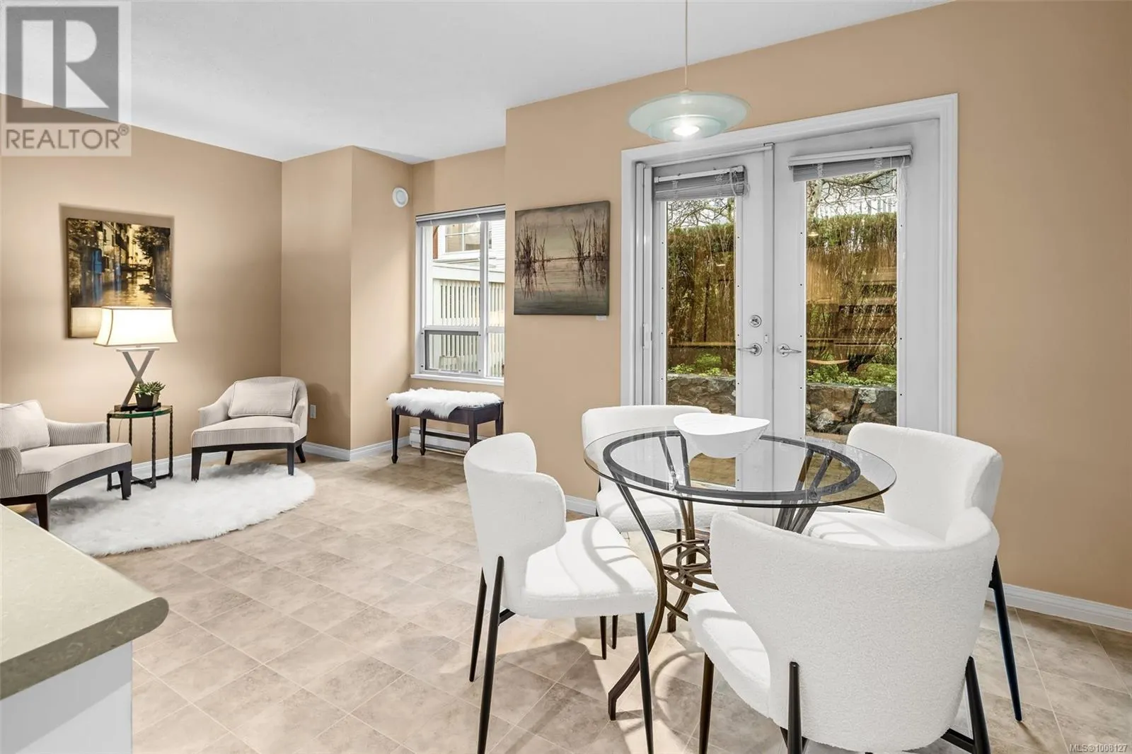 TH5 370 Waterfront Cres