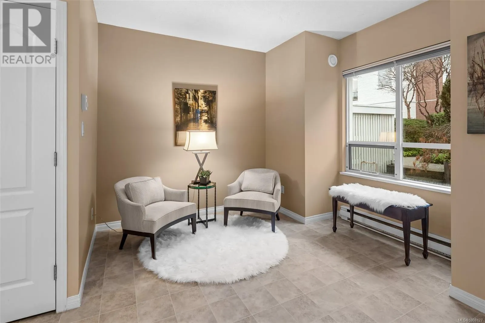 TH5 370 Waterfront Cres