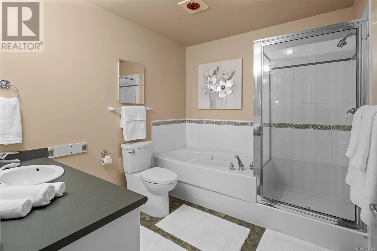 TH5 370 Waterfront Cres