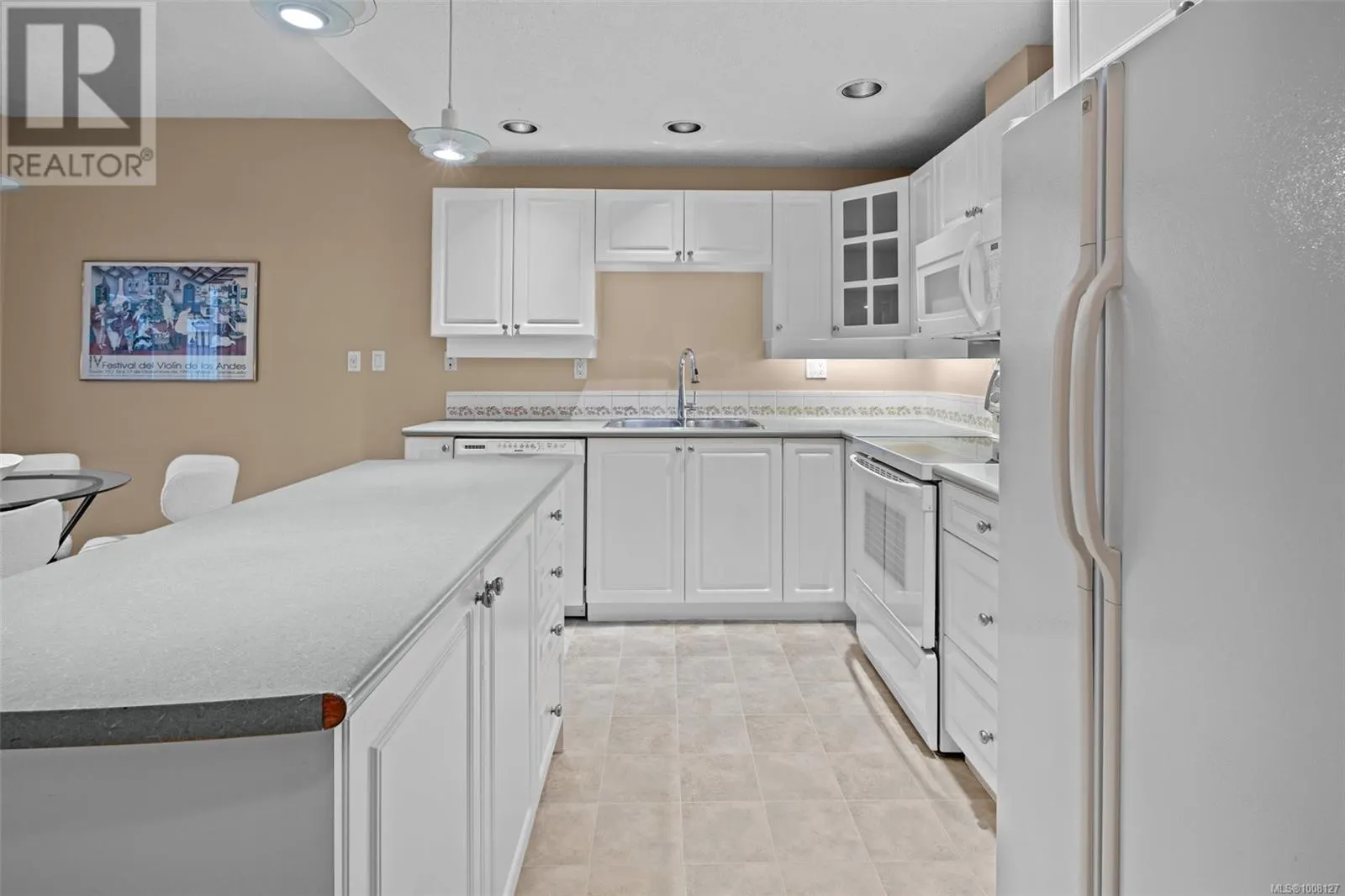 TH5 370 Waterfront Cres
