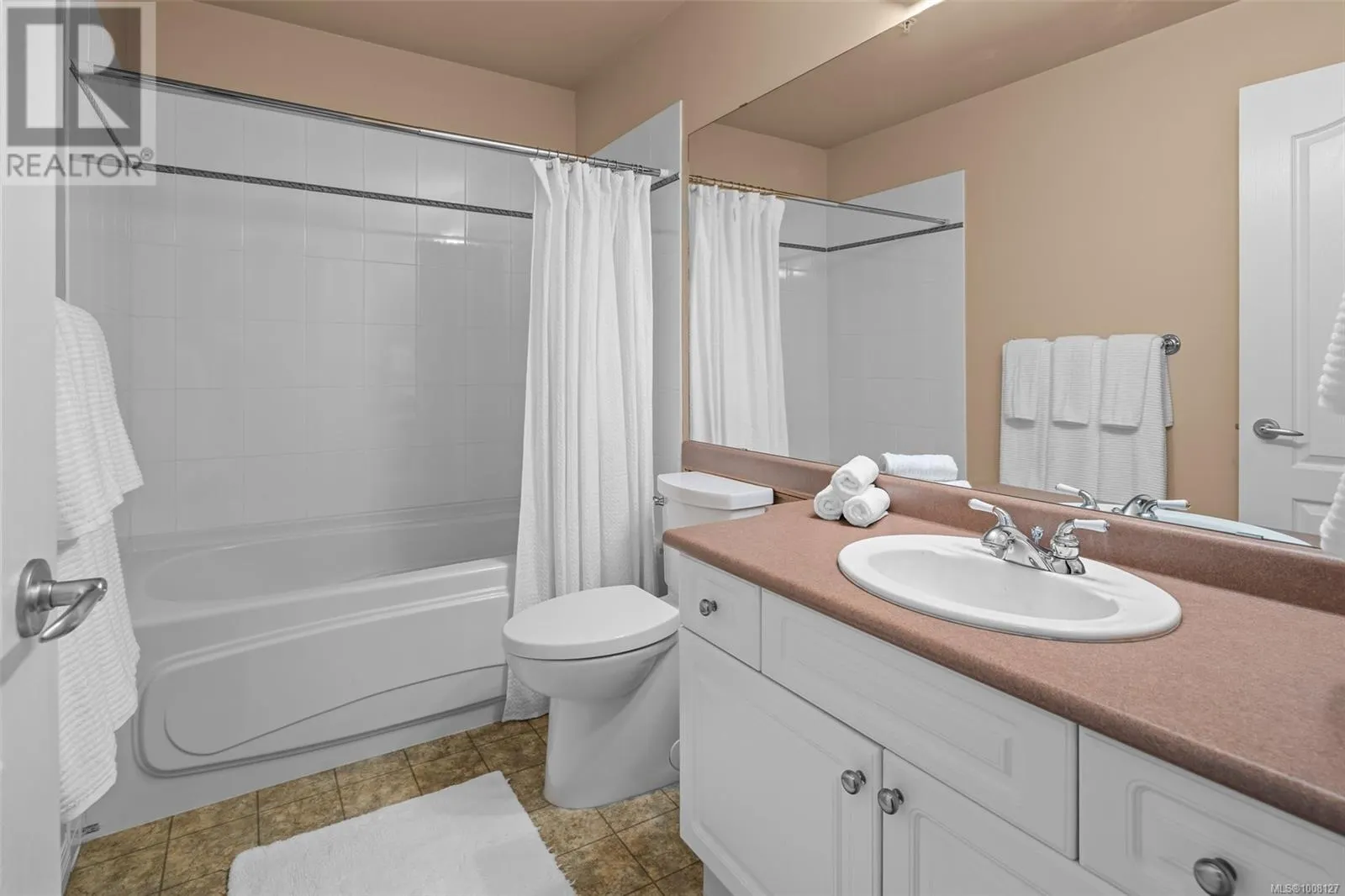 TH5 370 Waterfront Cres