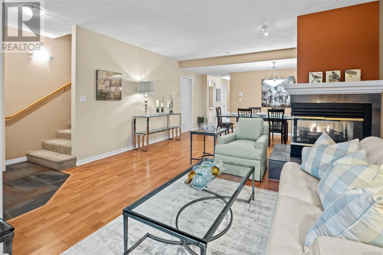TH5 370 Waterfront Cres