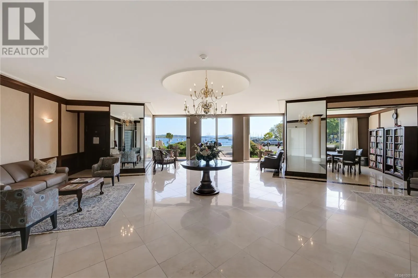 101 1420 Beach Dr