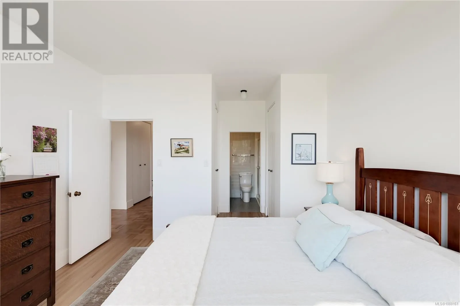 101 1420 Beach Dr