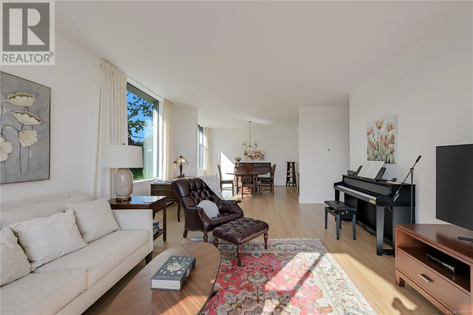 101 1420 Beach Dr