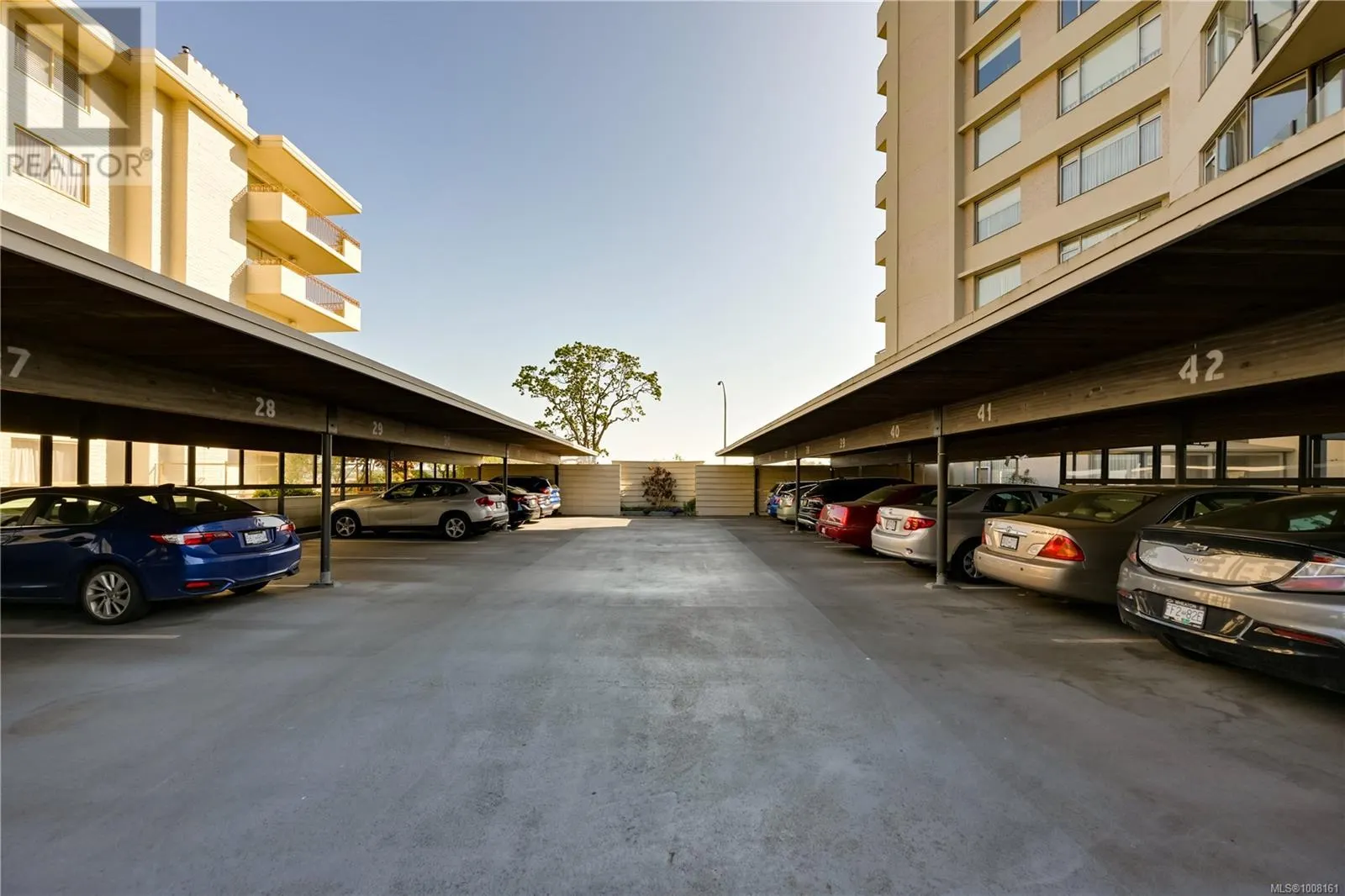 101 1420 Beach Dr
