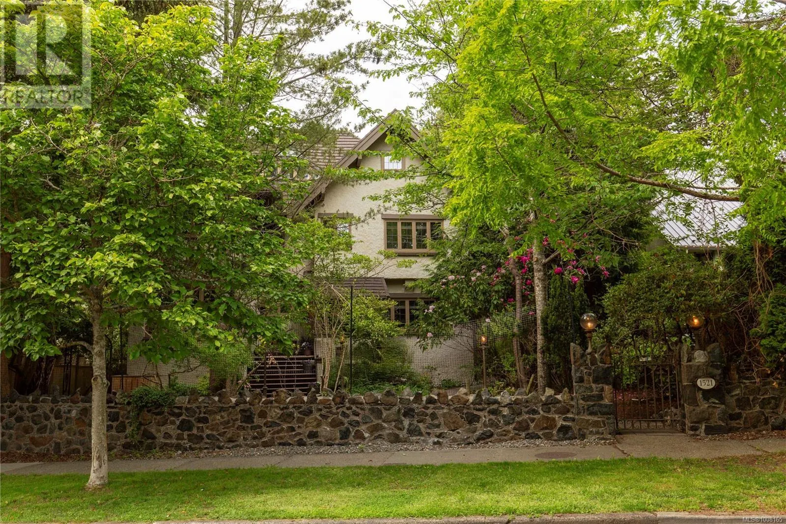 1521 Shasta Pl