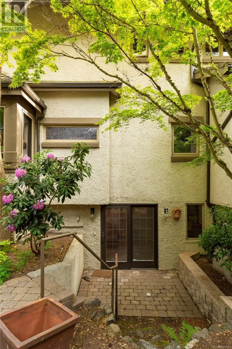 1521 Shasta Pl