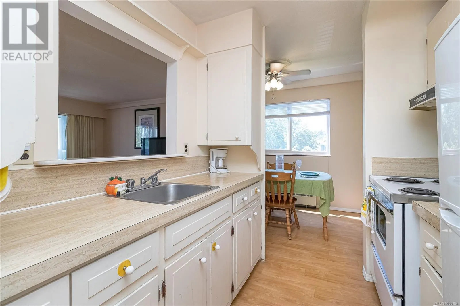 212 2040 White Birch Rd