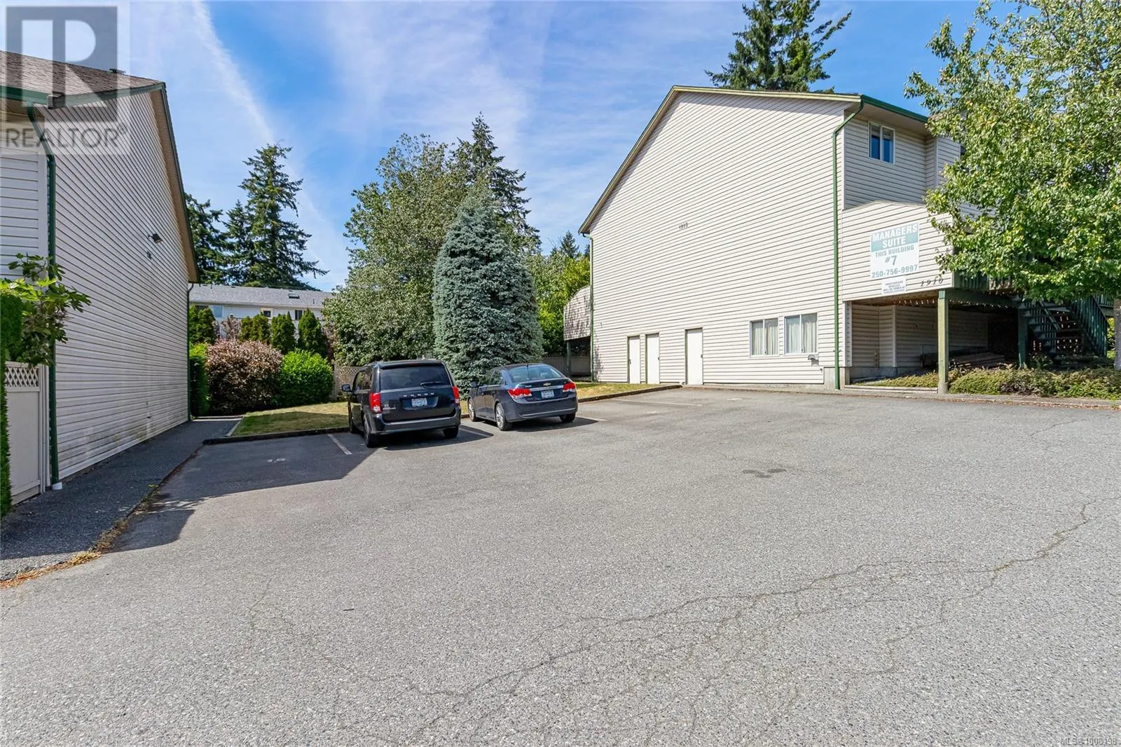 10 1906 Bowen Rd