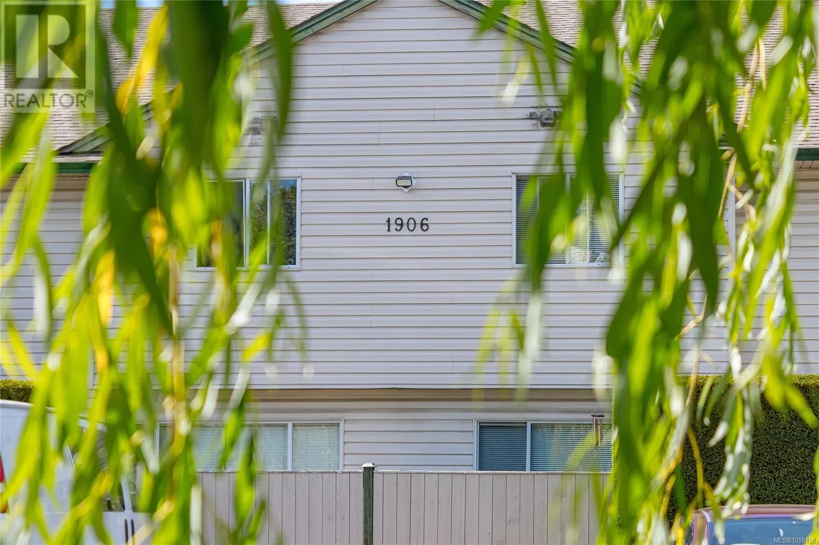 10 1906 Bowen Rd