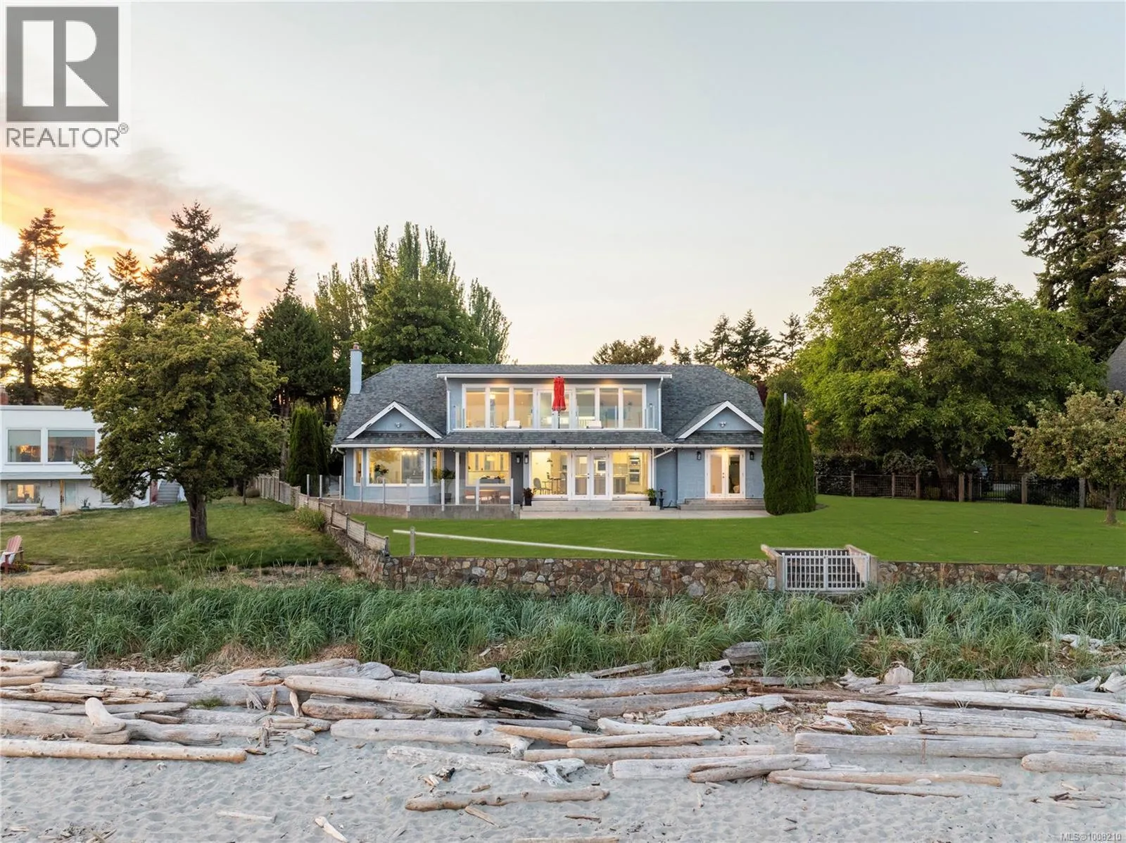 3905B Cadboro Bay Rd