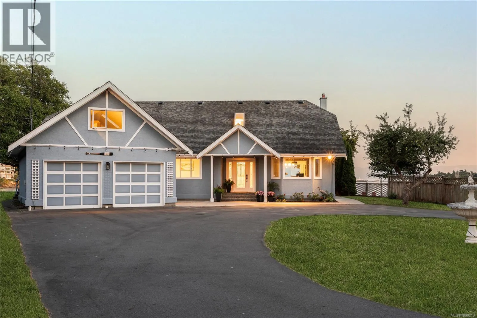3905B Cadboro Bay Rd
