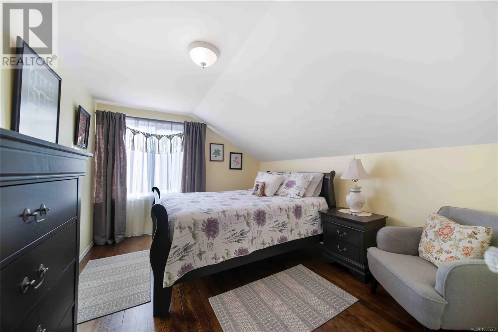 28 Roberts St