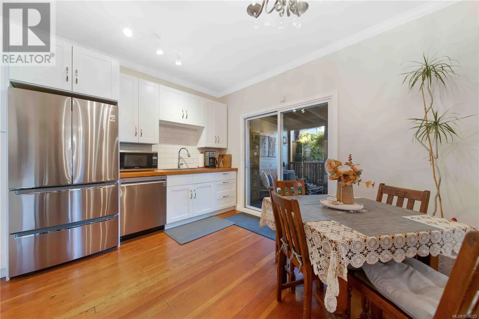 28 Roberts St