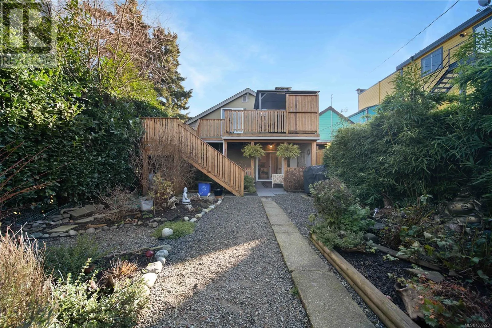 28 Roberts St