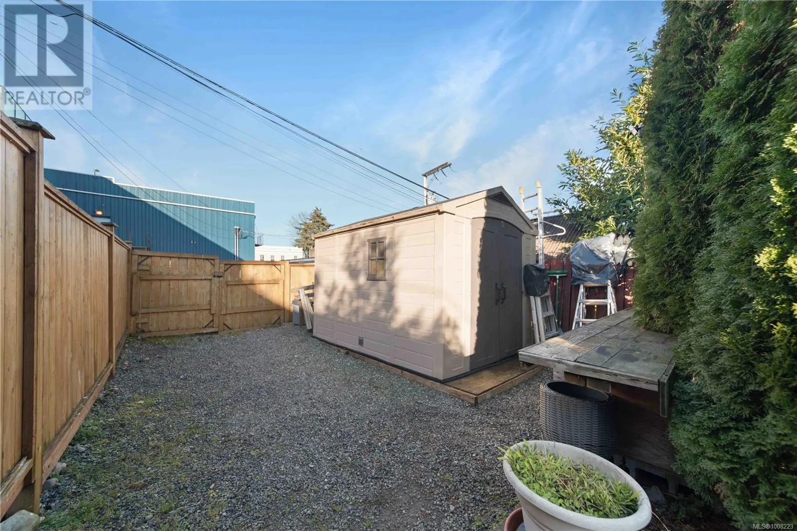 28 Roberts St