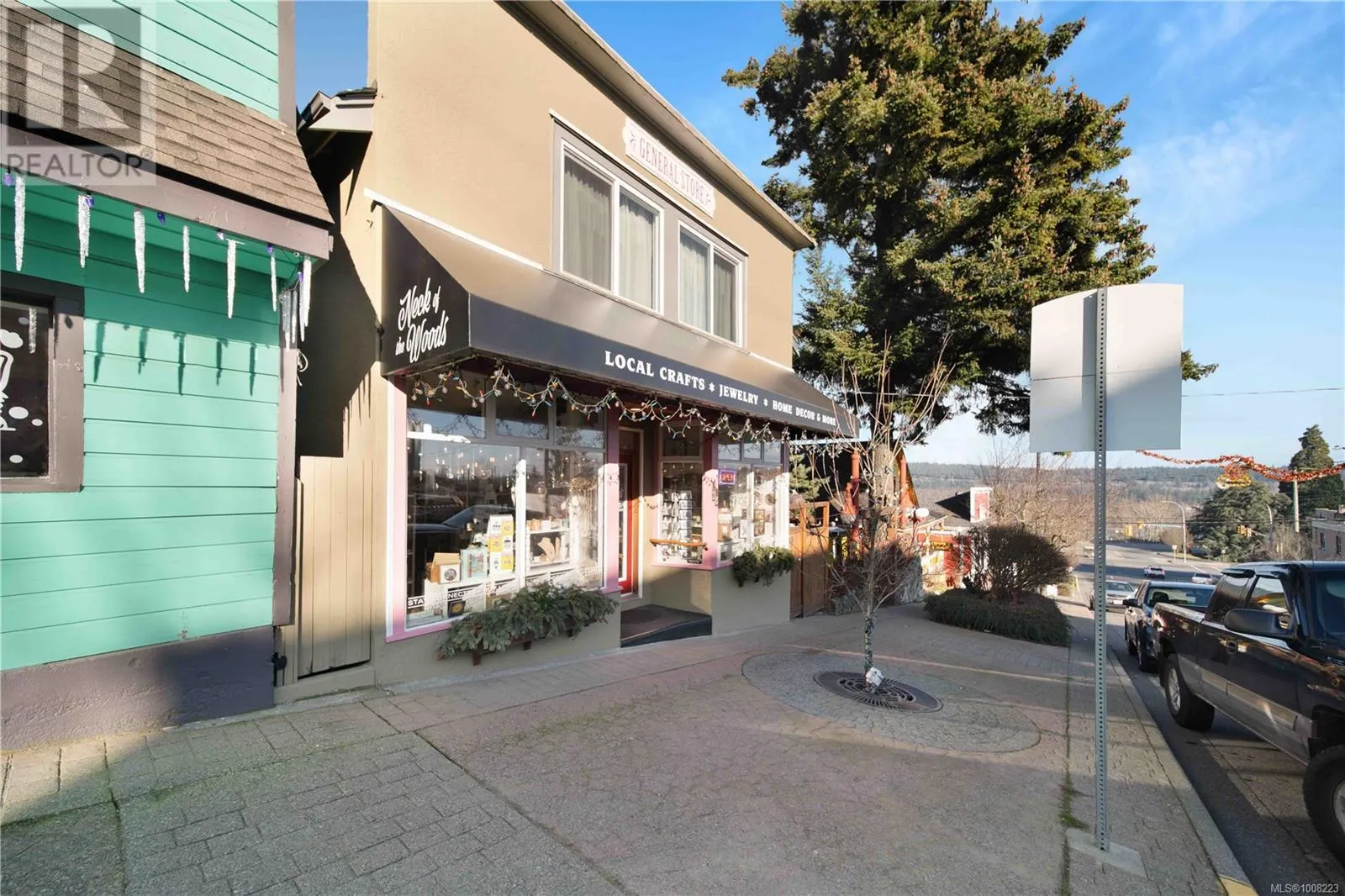 28 Roberts St