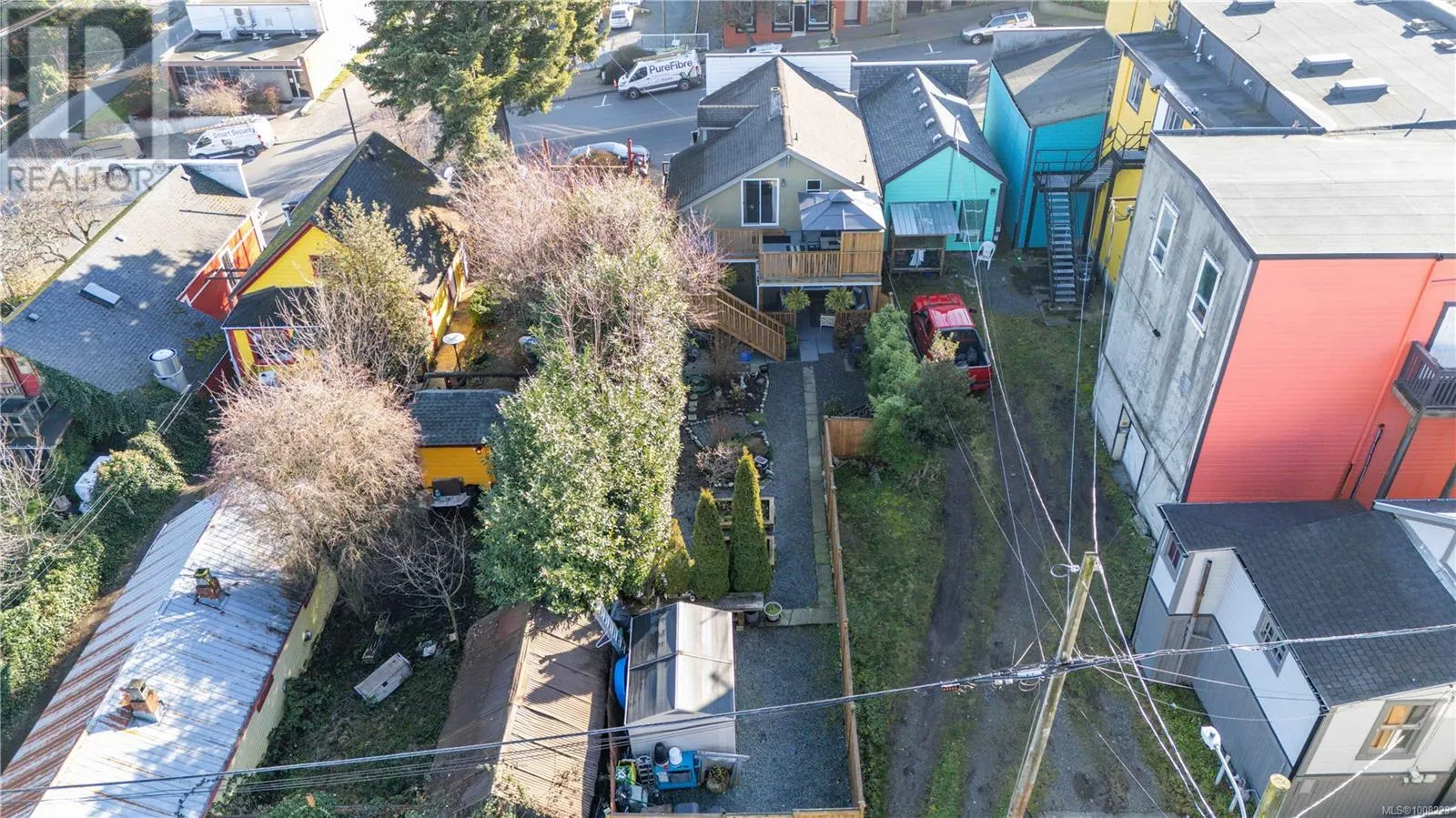 28 Roberts St