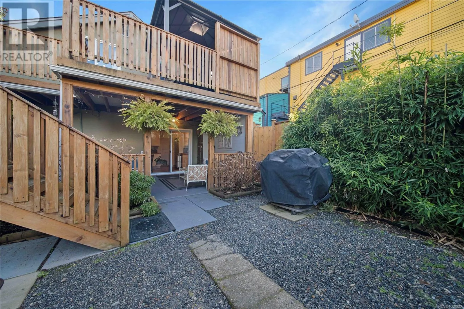 28 Roberts St