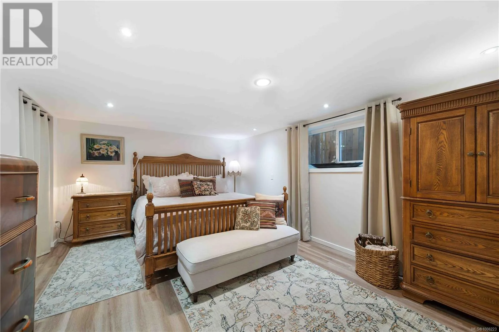 28 Roberts St