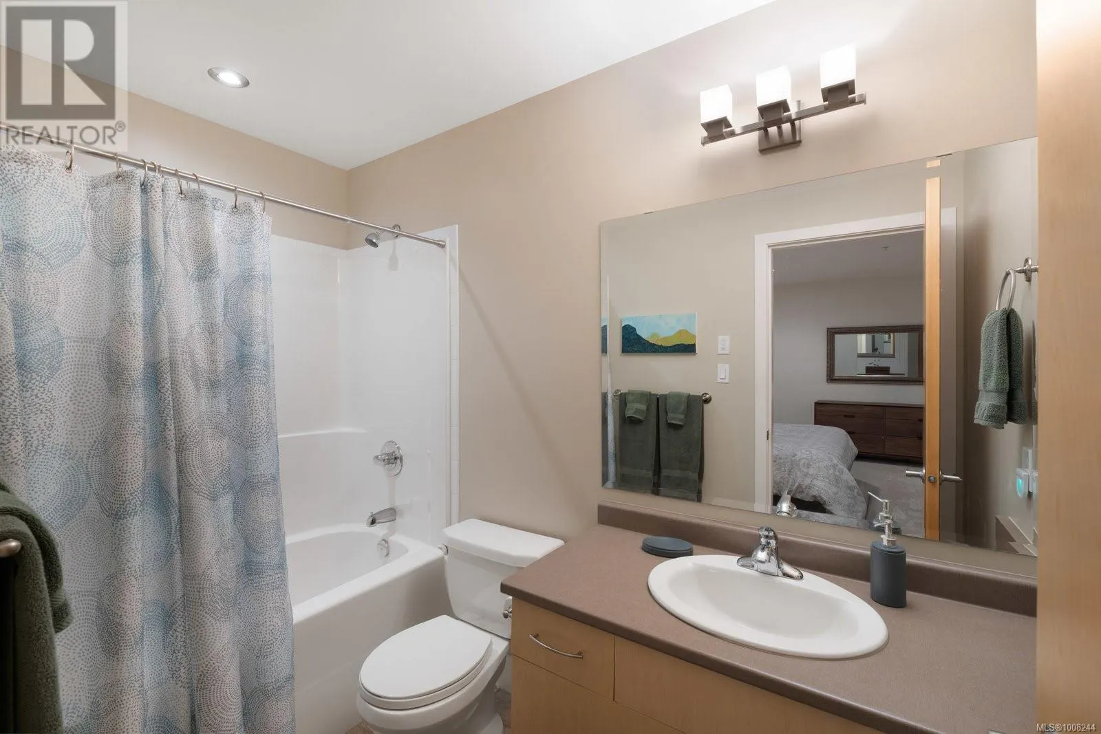 5322 Sayward Hill Cres