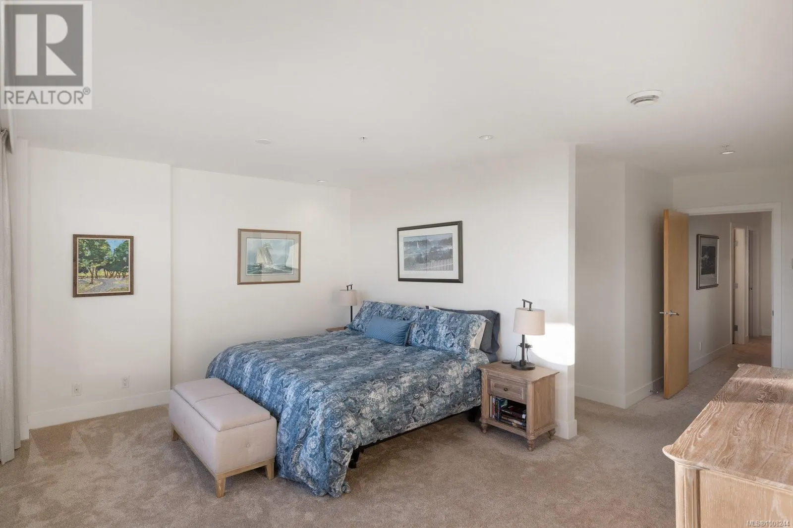 5322 Sayward Hill Cres