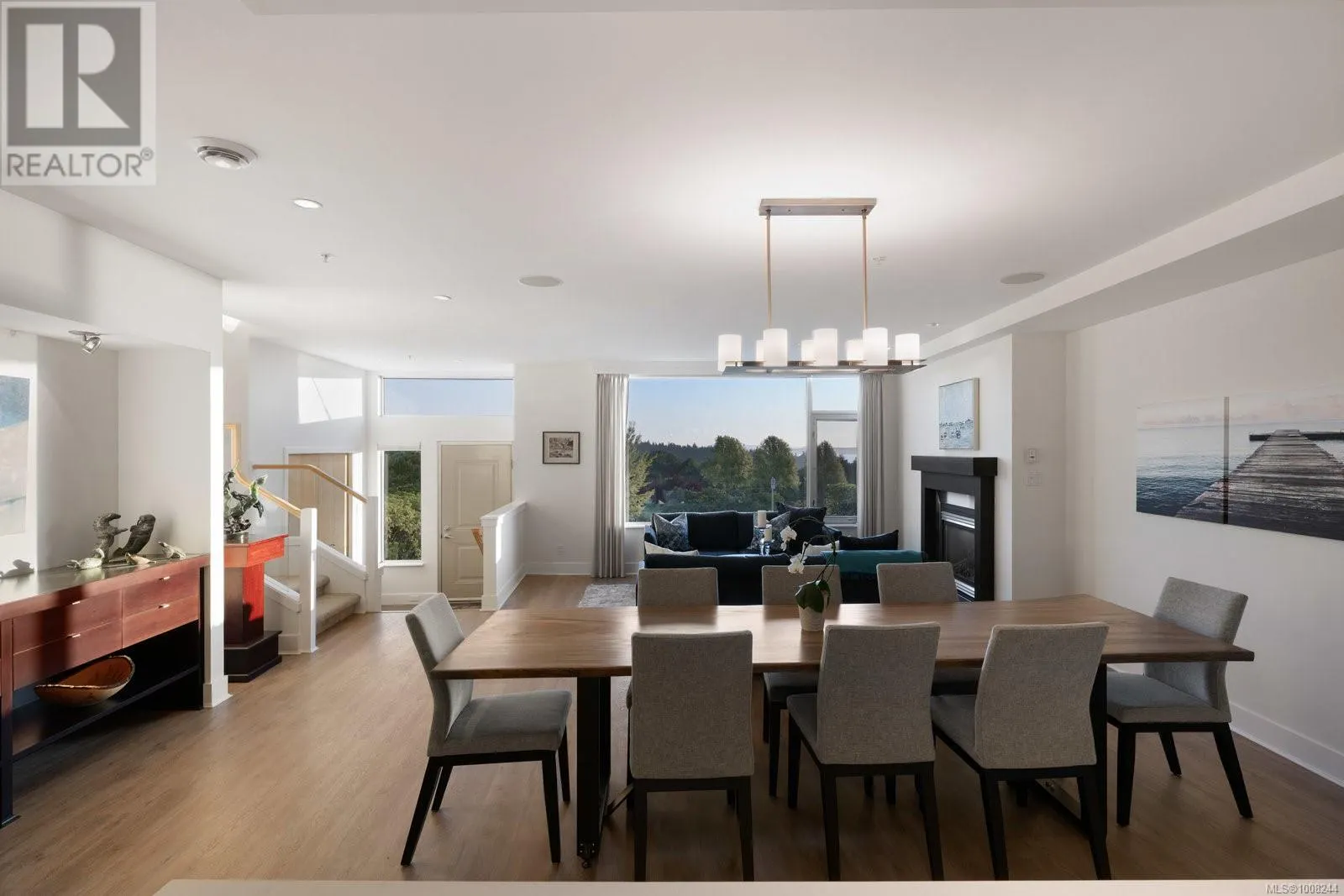 5322 Sayward Hill Cres