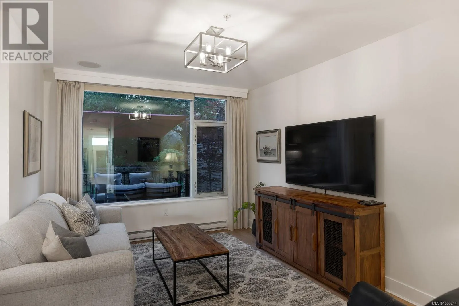 5322 Sayward Hill Cres