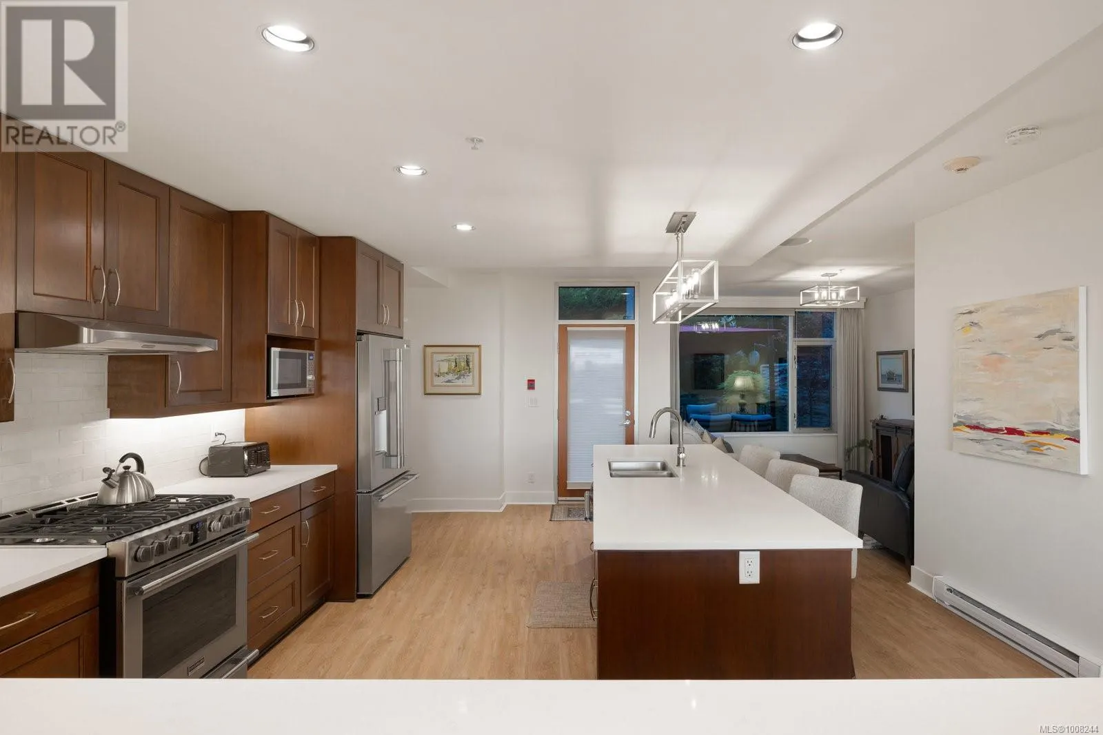 5322 Sayward Hill Cres