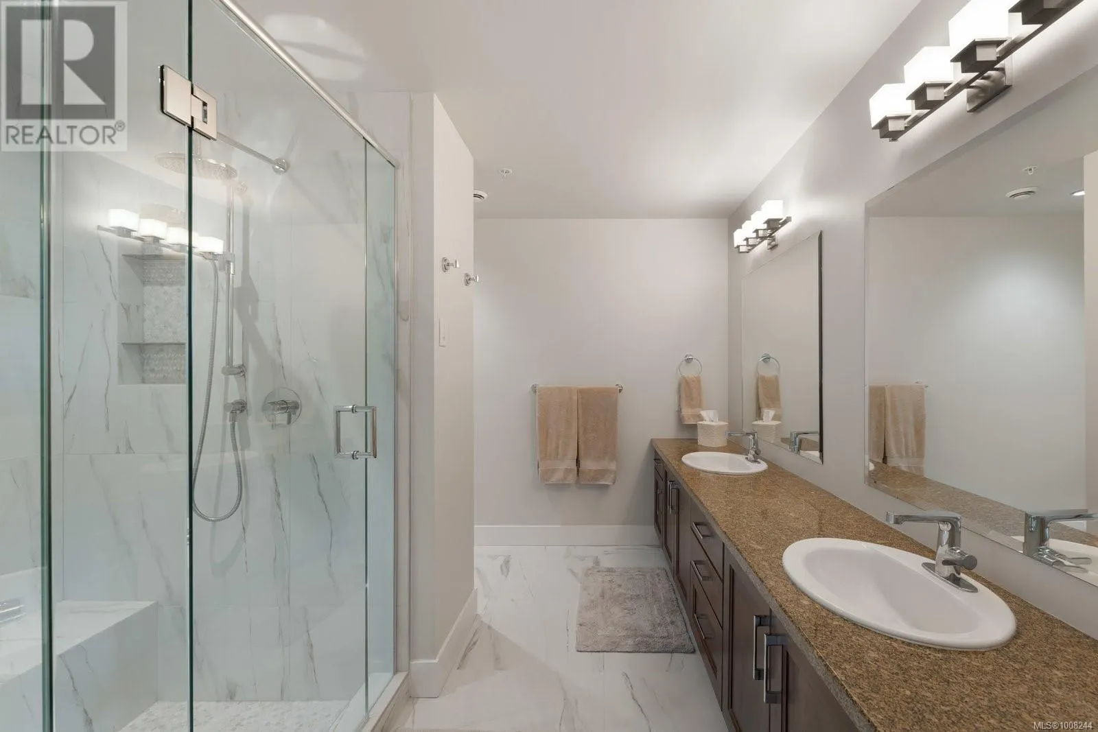 5322 Sayward Hill Cres