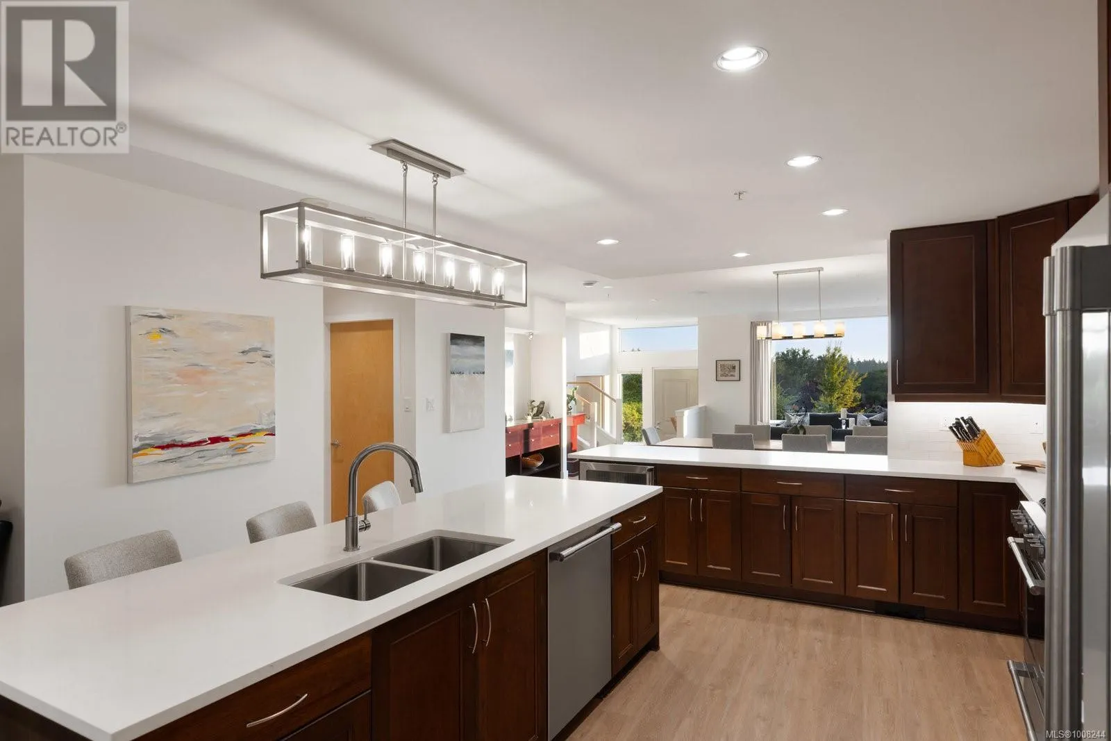 5322 Sayward Hill Cres