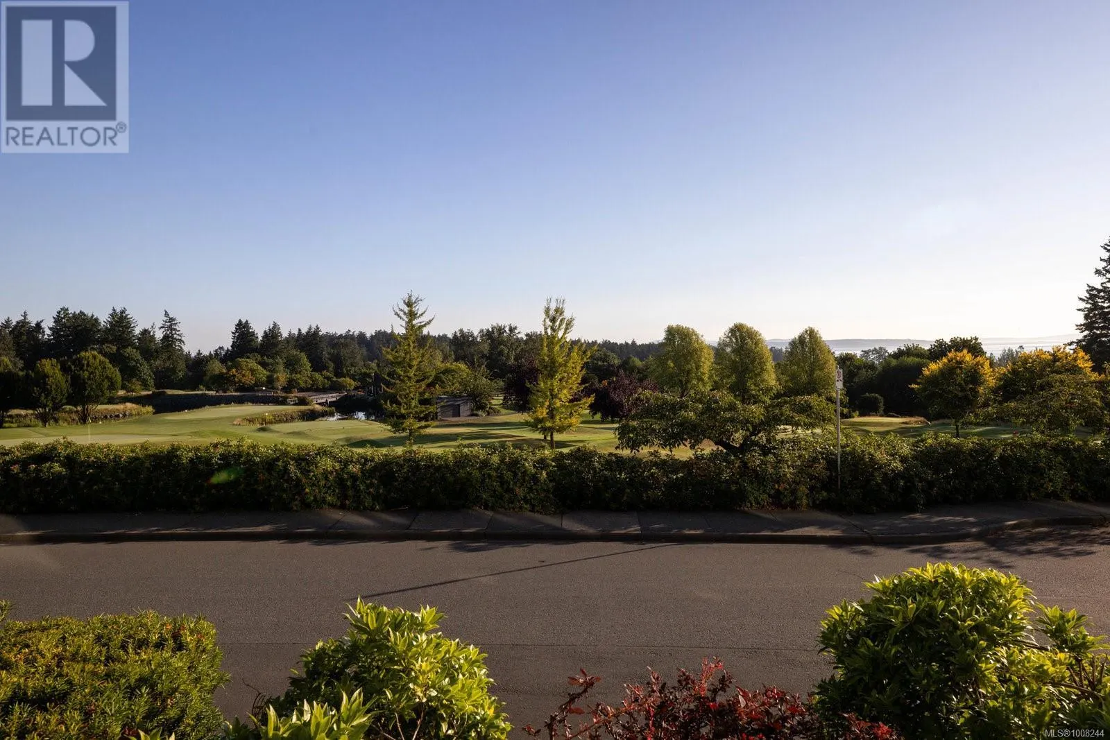 5322 Sayward Hill Cres