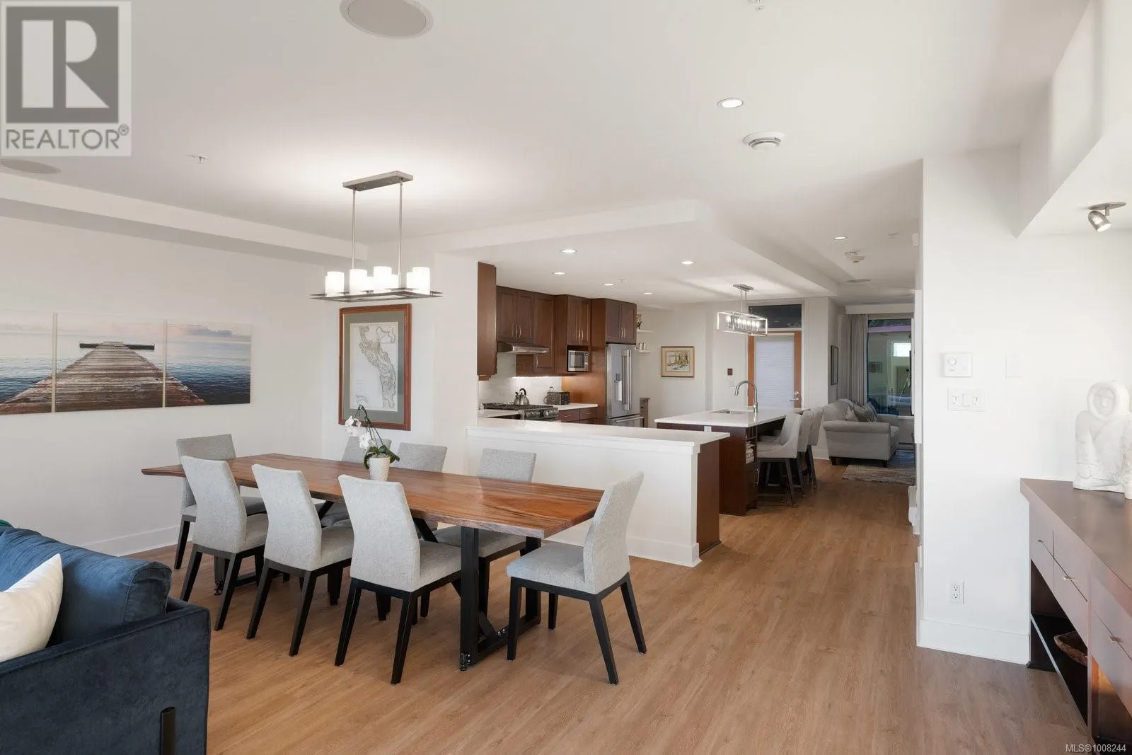 5322 Sayward Hill Cres