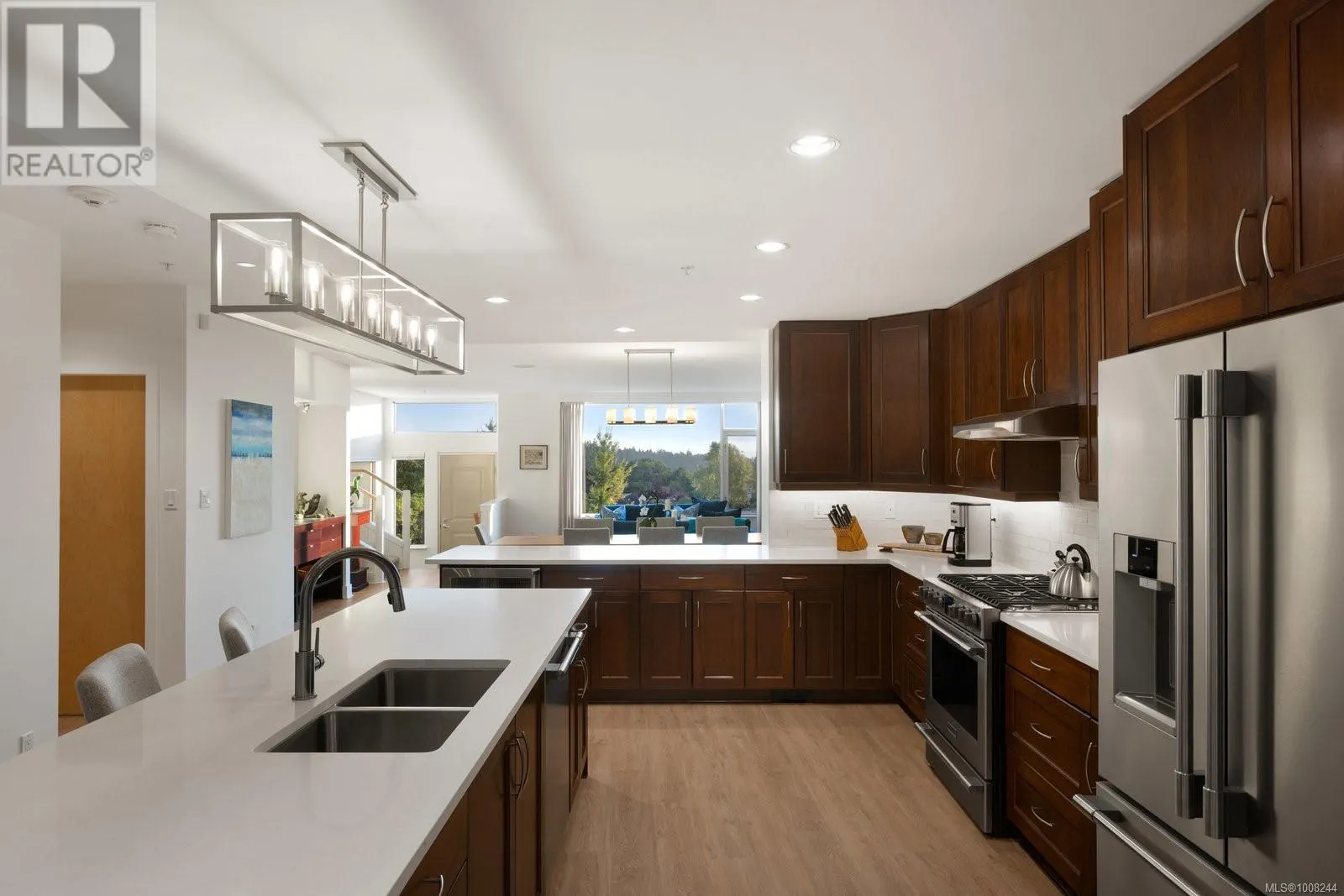 5322 Sayward Hill Cres