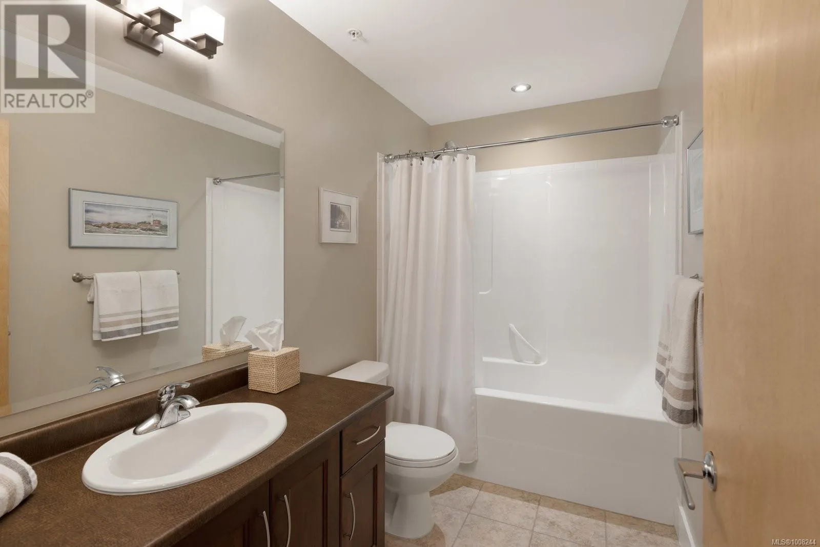 5322 Sayward Hill Cres