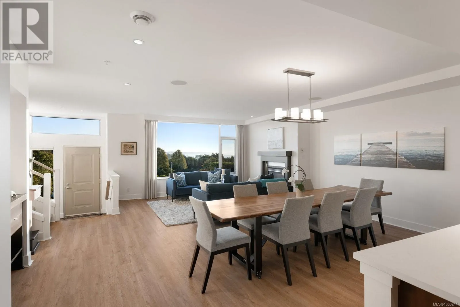5322 Sayward Hill Cres