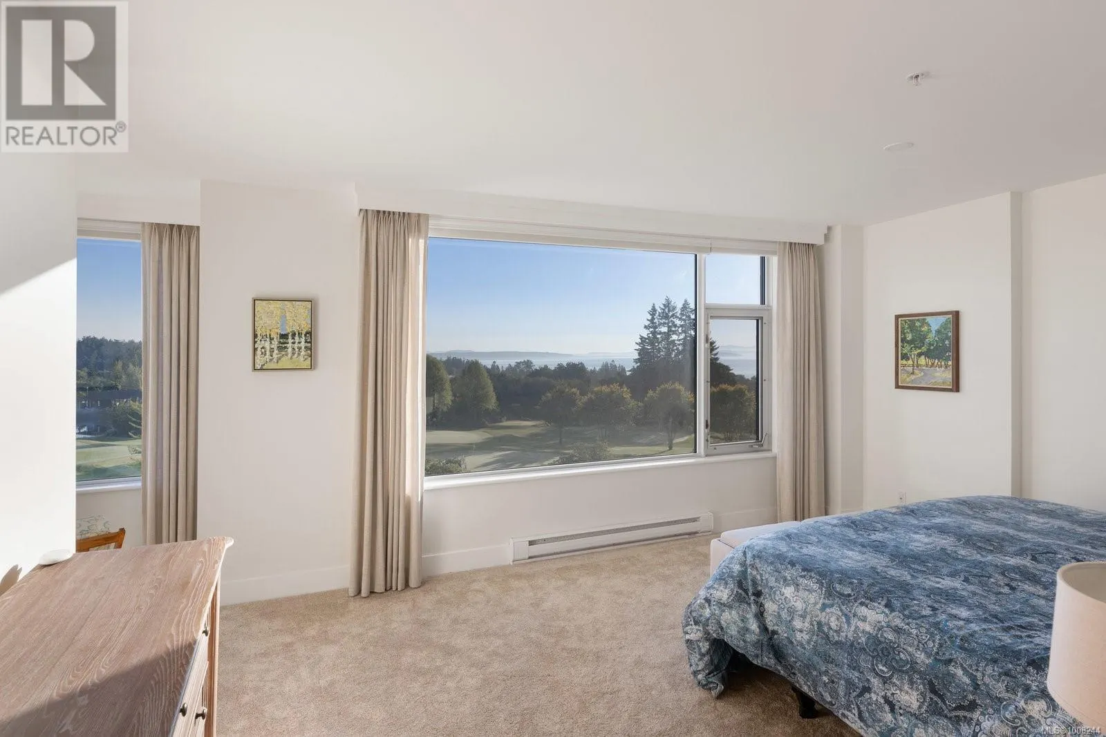 5322 Sayward Hill Cres