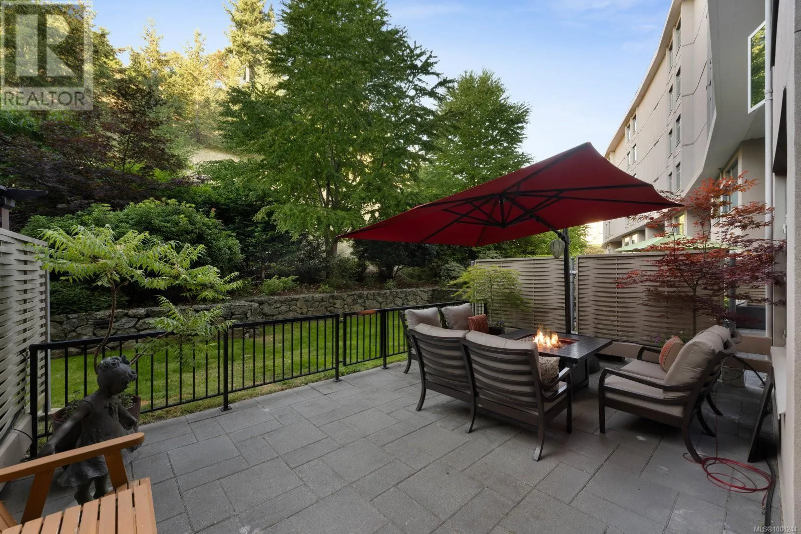 5322 Sayward Hill Cres