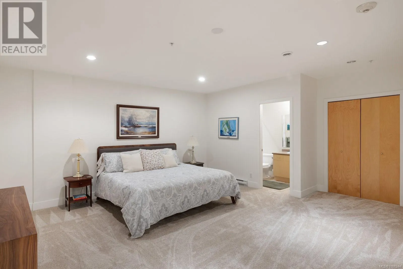 5322 Sayward Hill Cres