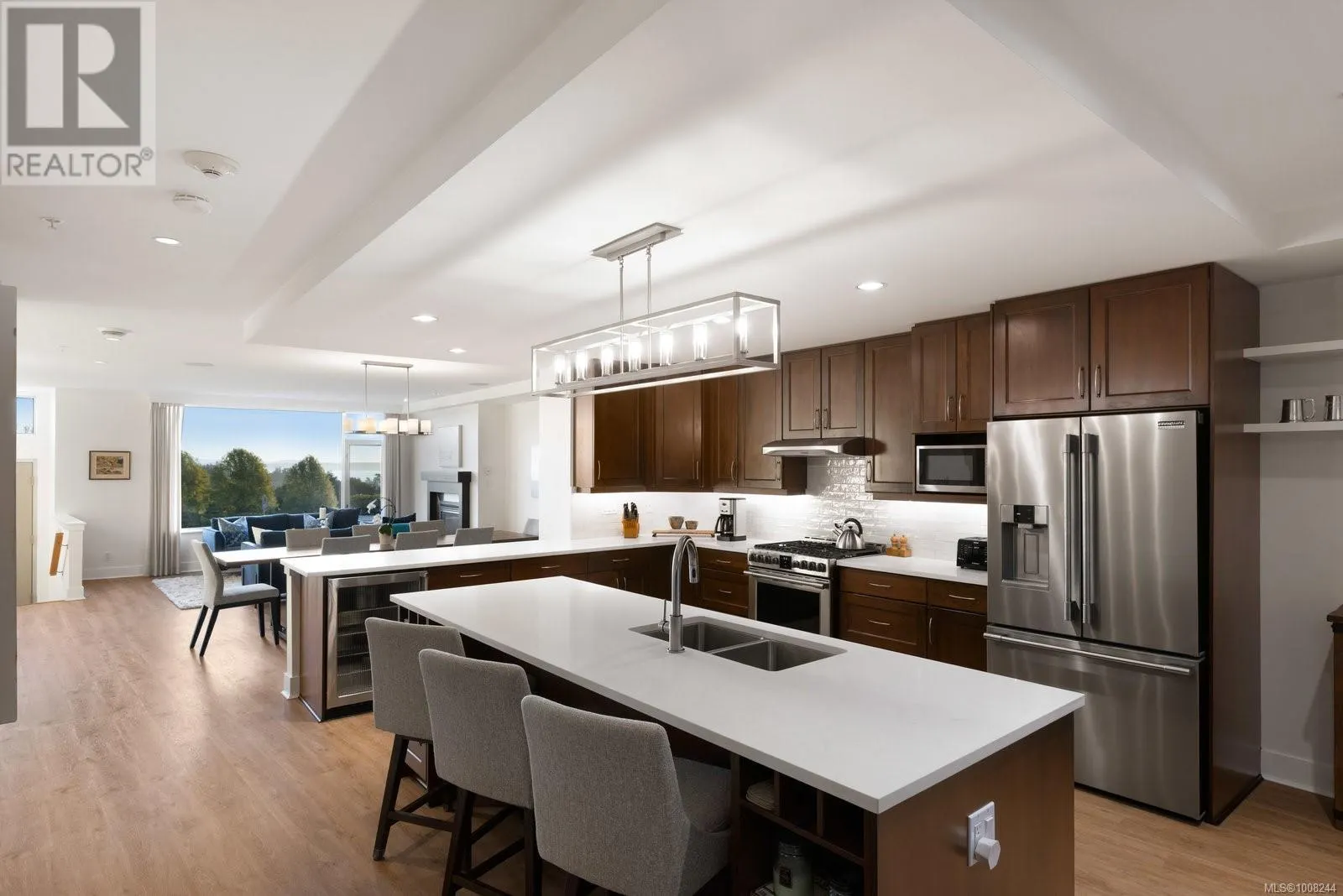 5322 Sayward Hill Cres