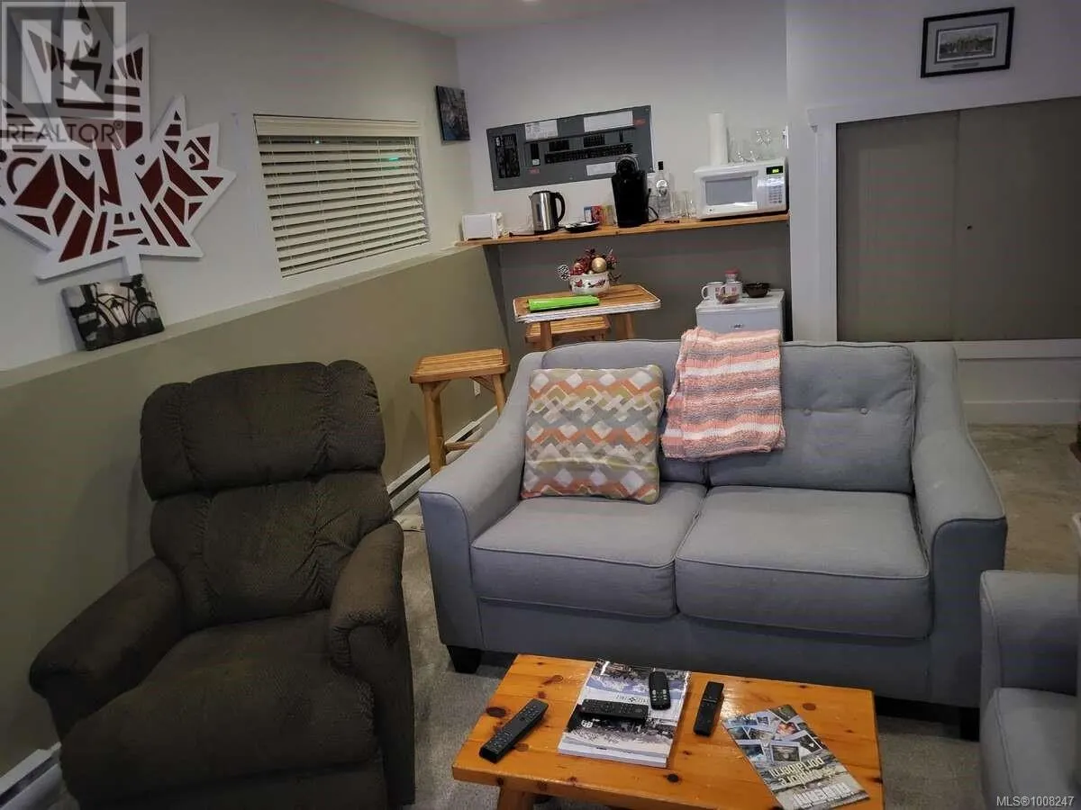 2296 Cameron Dr