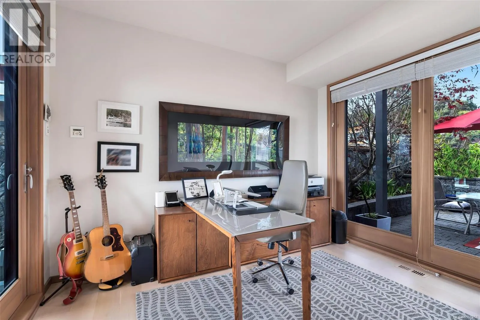 5073 Cordova Bay Rd