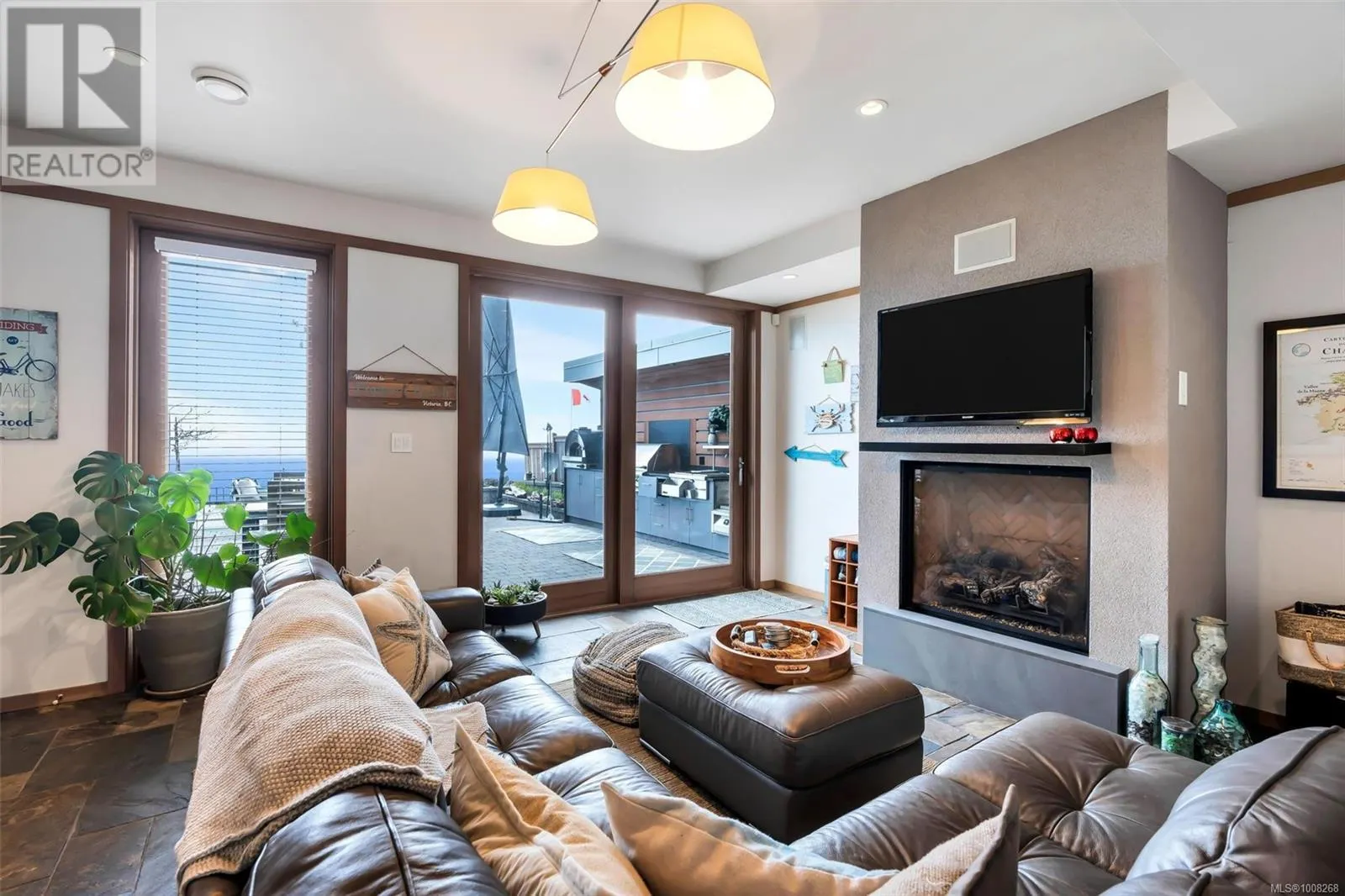5073 Cordova Bay Rd