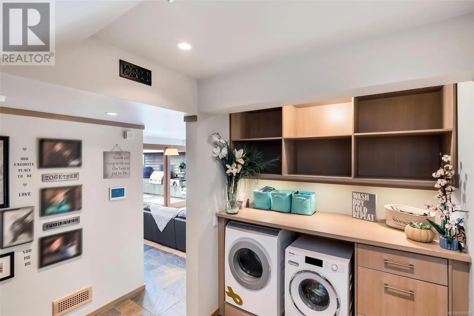 5073 Cordova Bay Rd