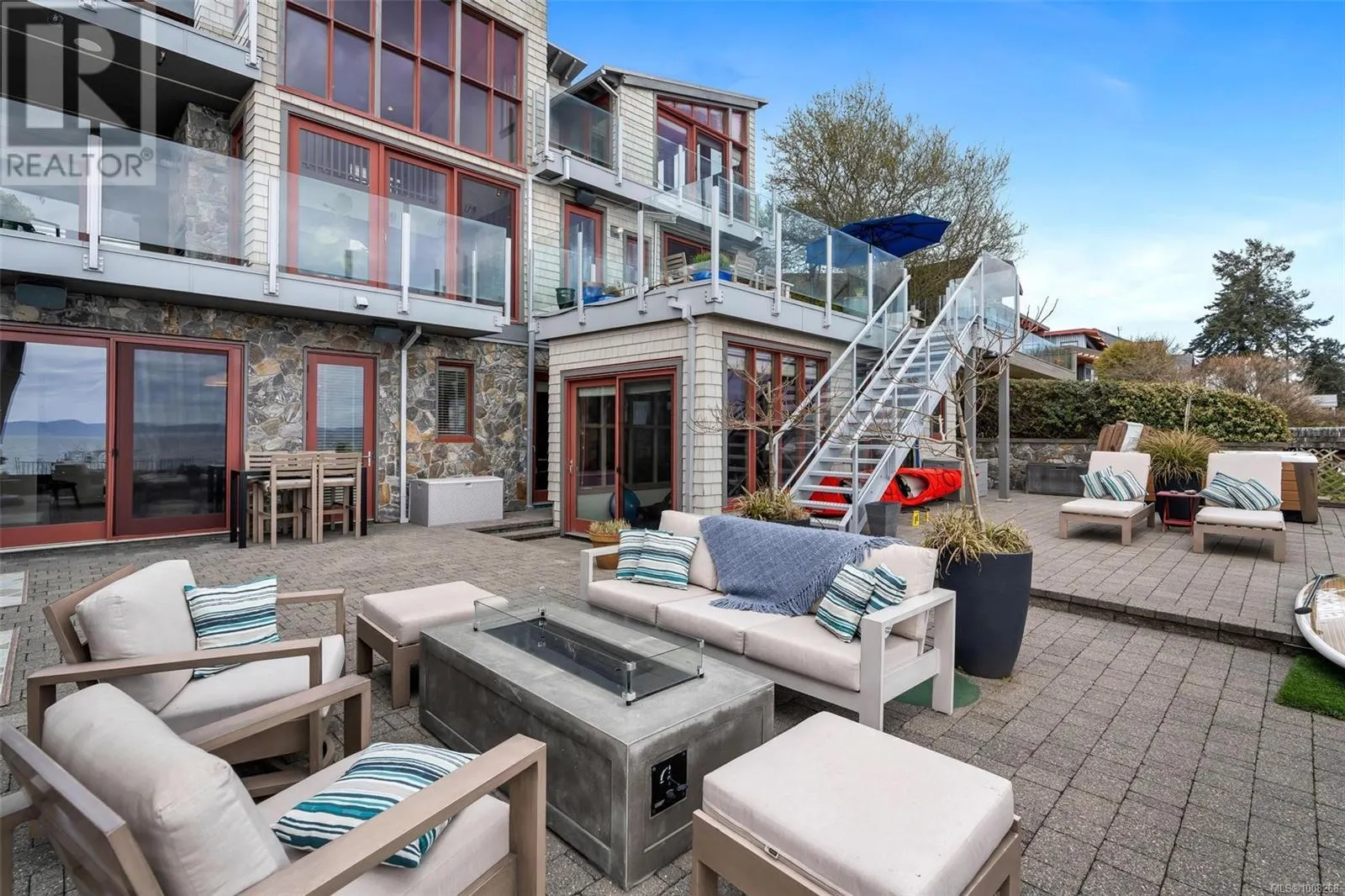 5073 Cordova Bay Rd