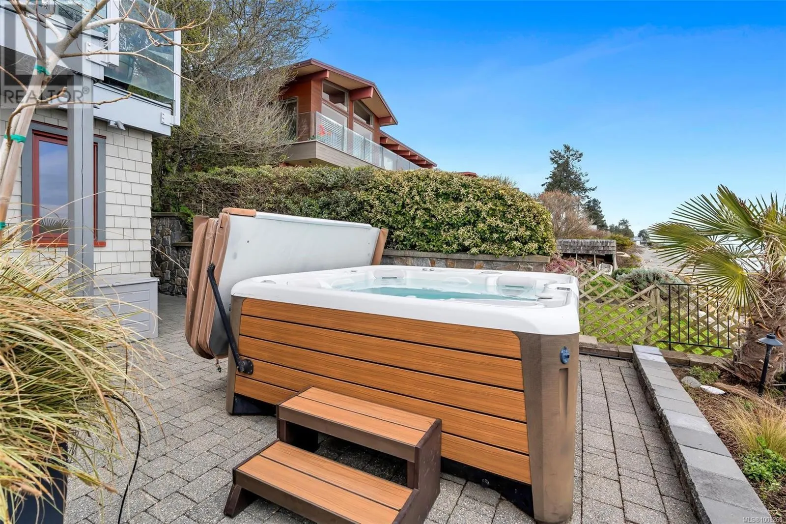 5073 Cordova Bay Rd