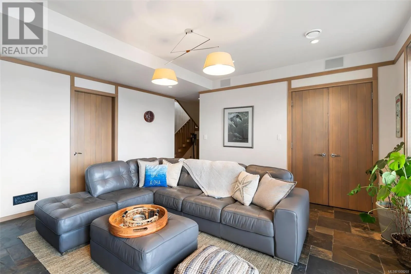 5073 Cordova Bay Rd