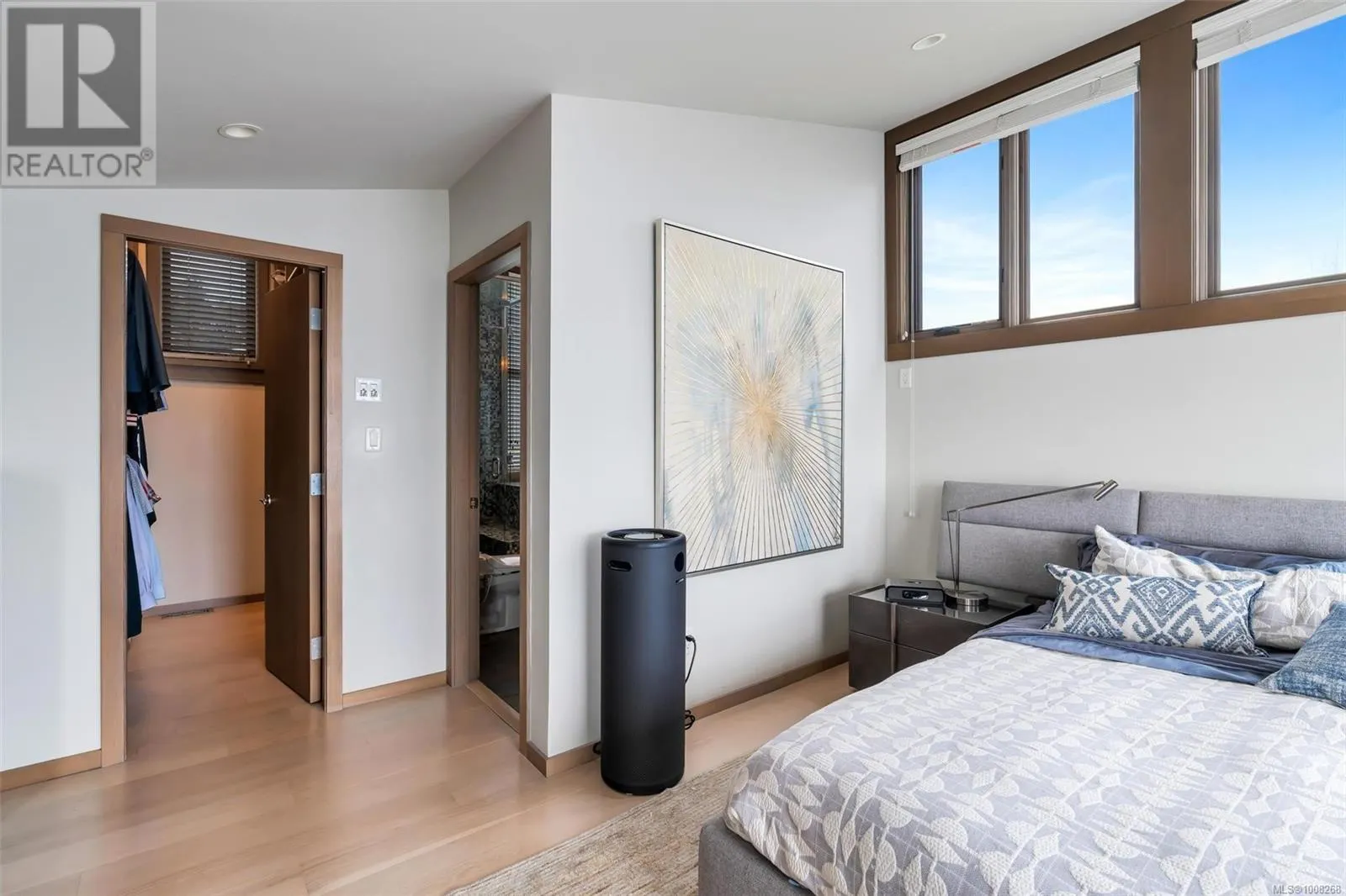 5073 Cordova Bay Rd