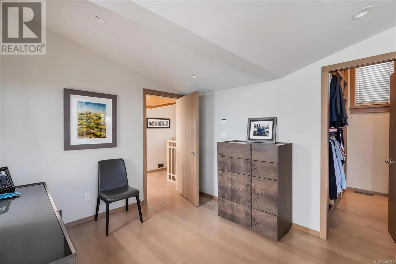 5073 Cordova Bay Rd